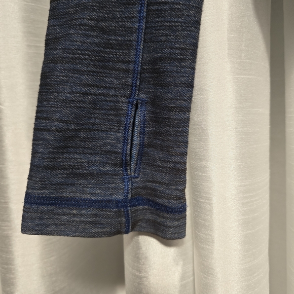 Size 4. Lululemon Forme Jacket in the colorway Slub Denim Limitless Blue/Black - Picture 4 of 4